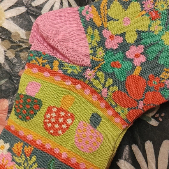 NATURAL LIFE: MUSHROOM FLOWER SOCKS - Picture 11 of 12